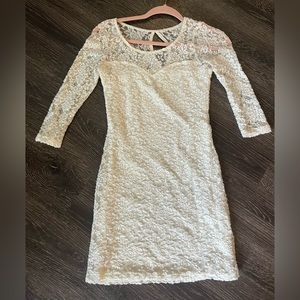 White lace dress - quarter sleeves - size S